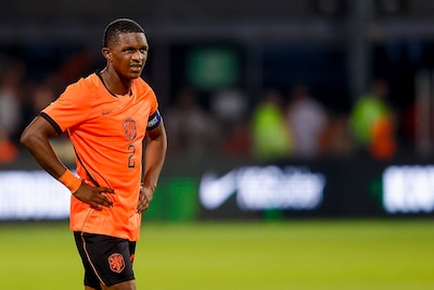 ‘Dat zou een schande zijn’: EK dreigt aan Jong Oranje en aanvoerder Givairo Read voorbij te gaan