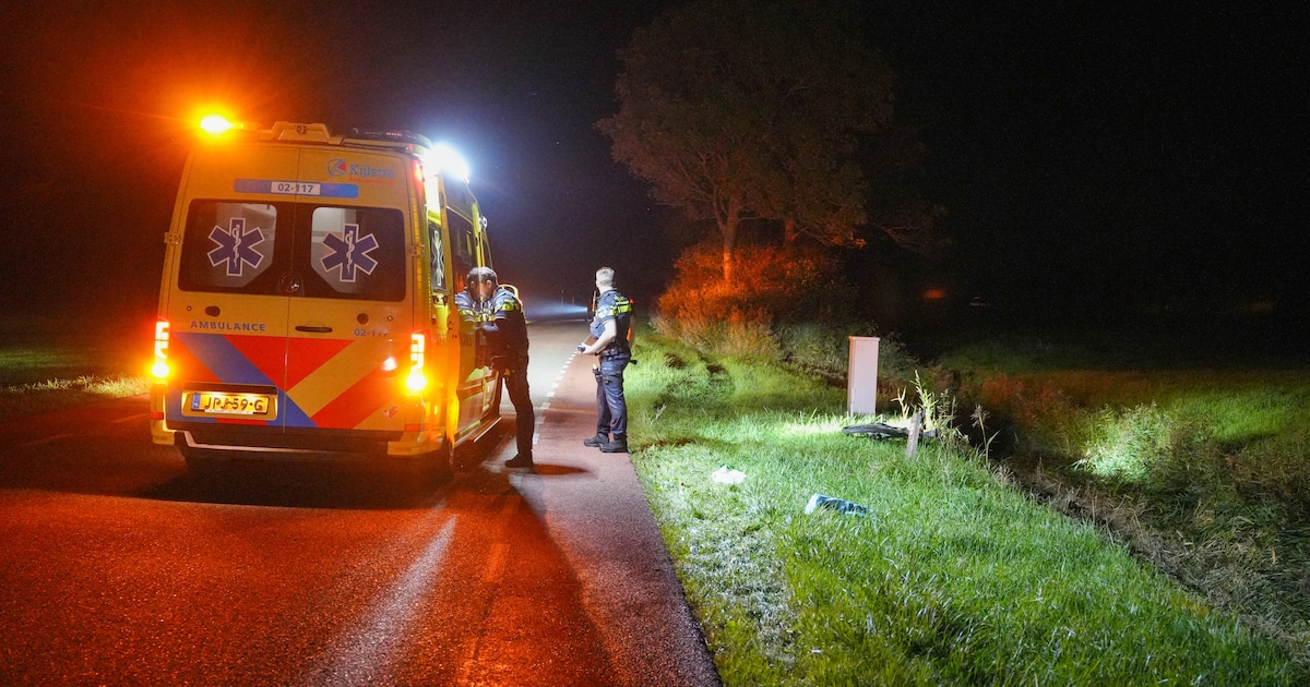 Fietser (49) gewond bij aanrijding met auto op Hikkaarderdyk in Burdaard, blijkt onder invloed van d