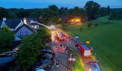 Woning in Den Bosch zwaar beschadigd na uitslaande brand door bliksem tijdens noodweer