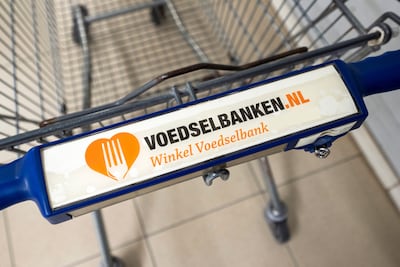 Vrouw krijgt geen uitkering bij UWV en moet naar Voedselbank, omdat ex-baas sjoemelt met belasting