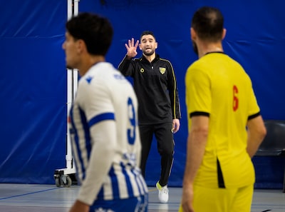Bouraarassi twijfelde, maar zei ja tegen interim-trainerschap ZVV BE’79: ‘Toen merkte ik dat ik weer
