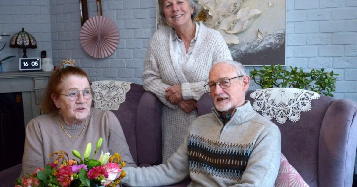 Burgemeester feliciteert 55-jarig bruidspaar in Lopik