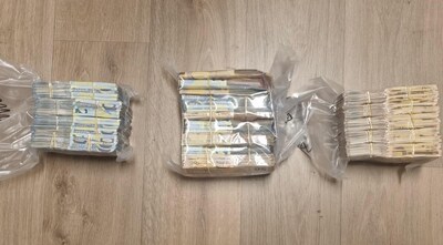 Politie arresteert drie mannen die tas met 100.000 euro uitwisselen in Barendrecht