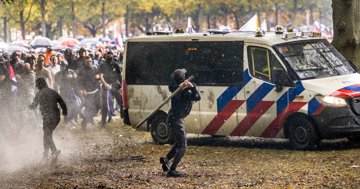 Man (23) bracht Hitlergroet en spuugde iemand in gezicht bij rellen op Malieveld: ‘Was niet zo bedoe