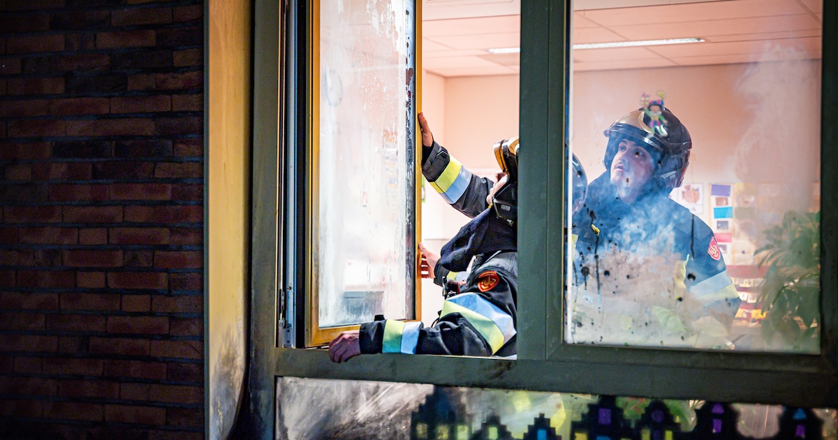Basisschool Hoogvliet opnieuw getroffen door explosief: brandplek op ruit van klaslokaal