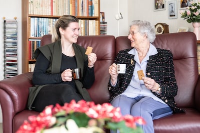 Cobien (86) en kleindochter Mariska (33) zeggen vaak hetzelfde: ‘Gelukkig ben jij zelden boos, allee