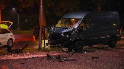 Flinke schade na botsing tussen twee bestelbussen in Oss