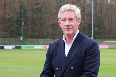 PSV-topman Brands zinspeelt op nieuwe spits voor PSV, vertelt over een nieuw contract voor Bosz én k