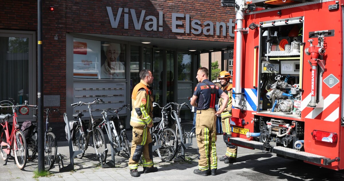 Keukenbrand in zorgcentrum aan Kennedyplein in Beverwijk zorgt voor rookontwikkeling, situatie snel 