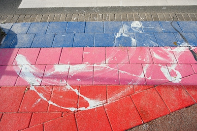 Vandalen blijven toeslaan bij regenboogpad in Papendrecht