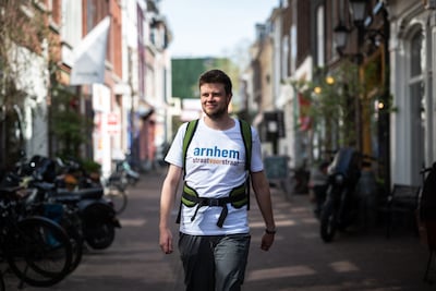 Joeri (33) op de helft van doel om alle straten van Arnhem te lopen in 50 dagen: ‘Het voelt niet als