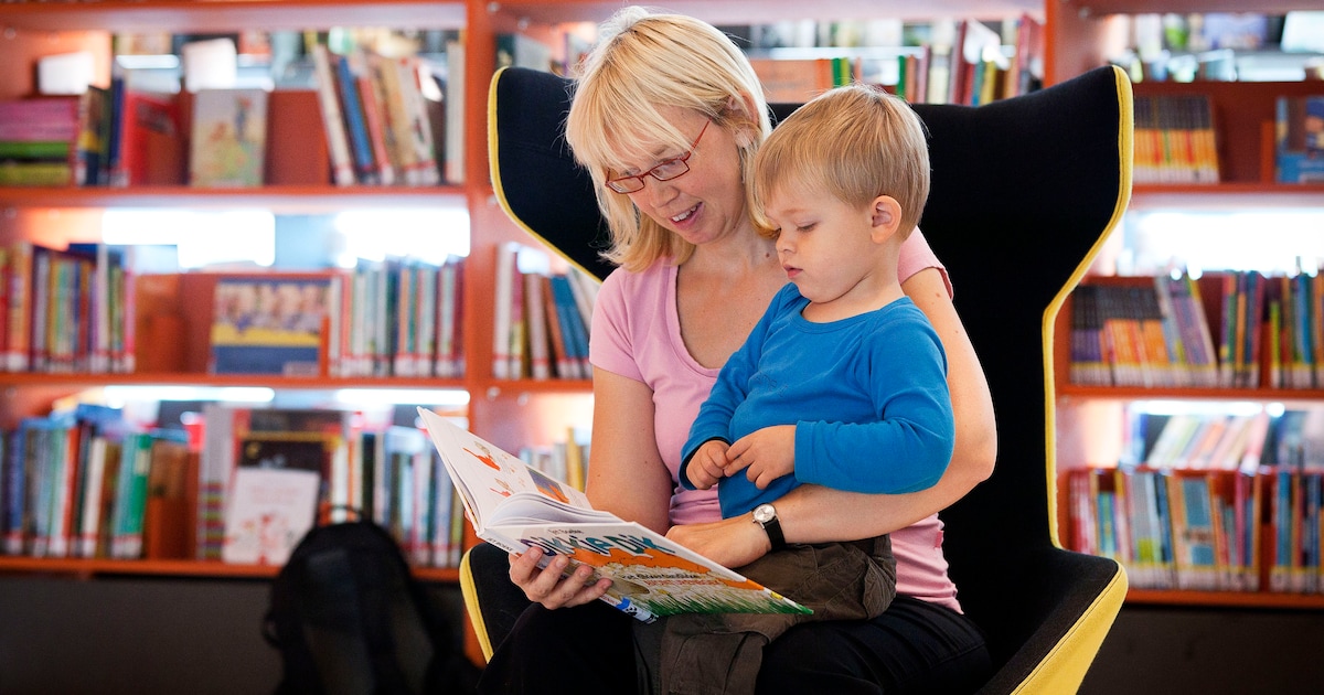 Peutervoorleesclub leest en knutselt in Bibliotheek Hellevoetsluis