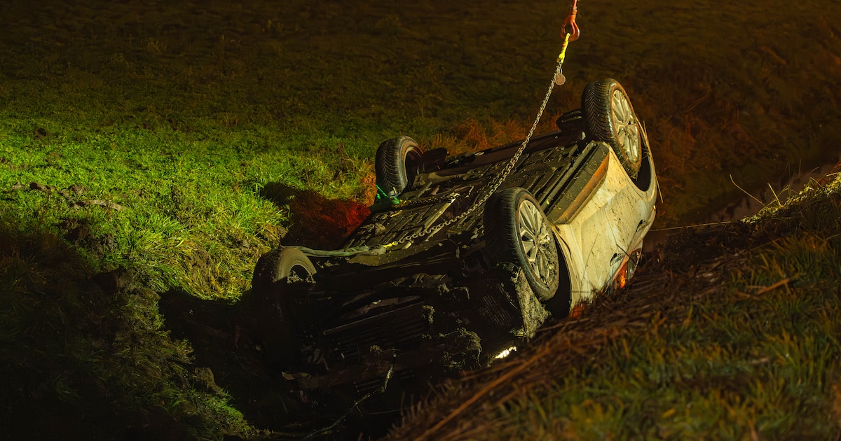 Auto belandt in sloot langs N307 bij Dronten