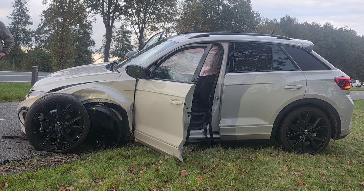 Bestuurder gewond bij botsing in Meppel, auto verliest een wiel