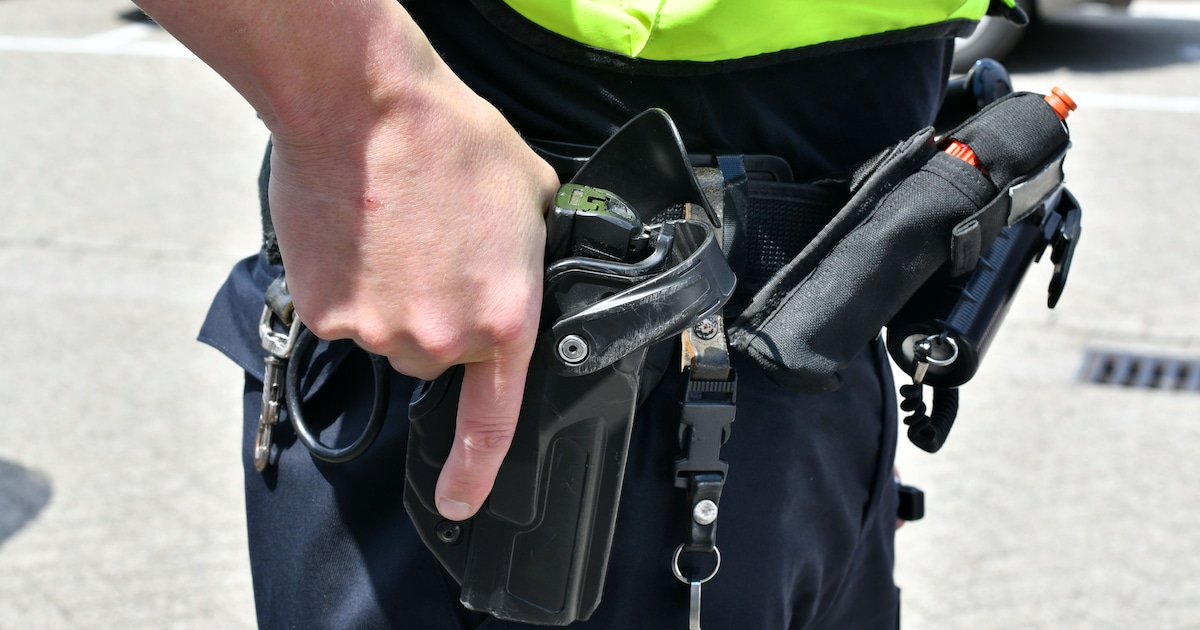 Politie lost waarschuwingsschot bij arrestaties na bedreigingen op Beukelsweg in Rotterdam