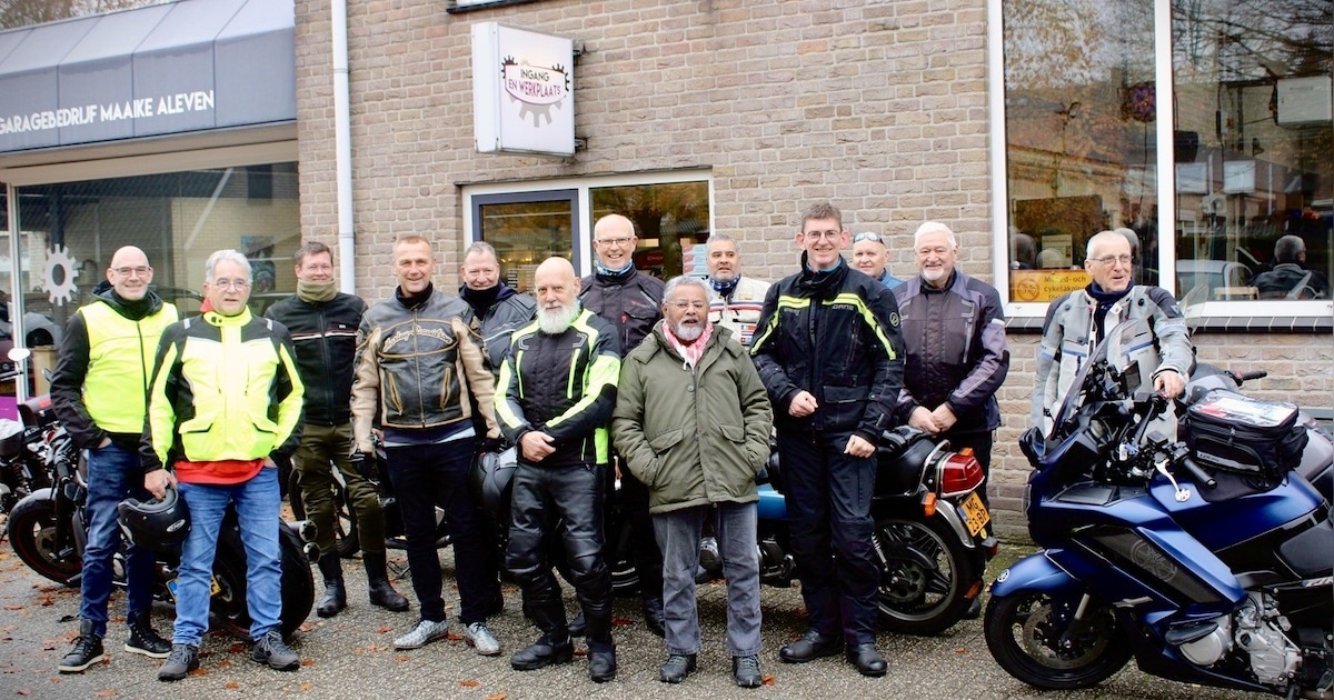 Motorclub begeleidt Sinterklaas en ’t Peeske voert vier jubileumshows op