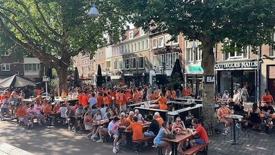 Regio maakt zich op voor Oranje-feest: pleinen stromen vol, maar op sommige plekken is het nog bijzo