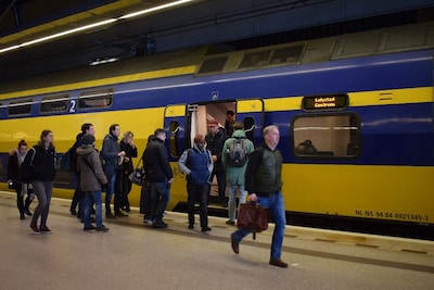Komende twee weken rijden er minder of geen treinen tussen Delft en Den Haag