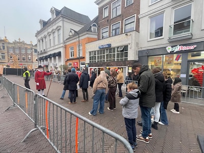 LIVE Dickens Festijn | Bergkwartier nog lekker druk • Deventer horeca beleeft topweekend