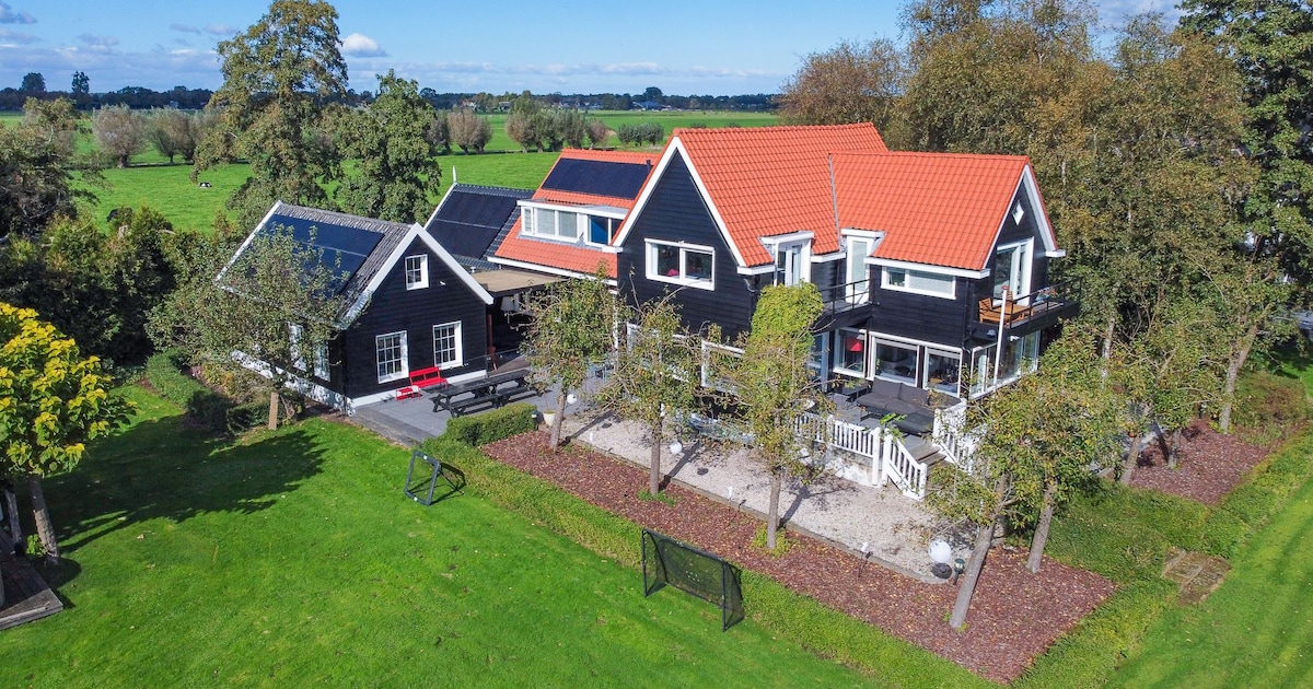 Ruim en luxe wonen in een schilderachtige omgeving: een uniek houten landhuis in Vreeland