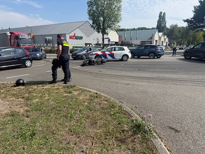 Botsing tussen automobilist en motorrijder in Apeldoorn