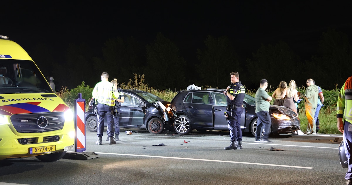 Meerdere gewonden bij kop-staartbotsing met drie auto’s op A4 bij Weteringbrug