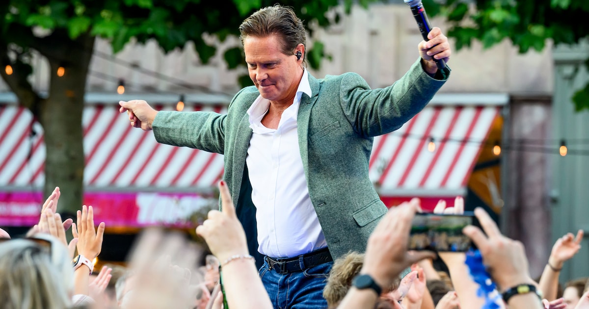 Danny de Munk treedt op bij feestavond in Zoeterwoude