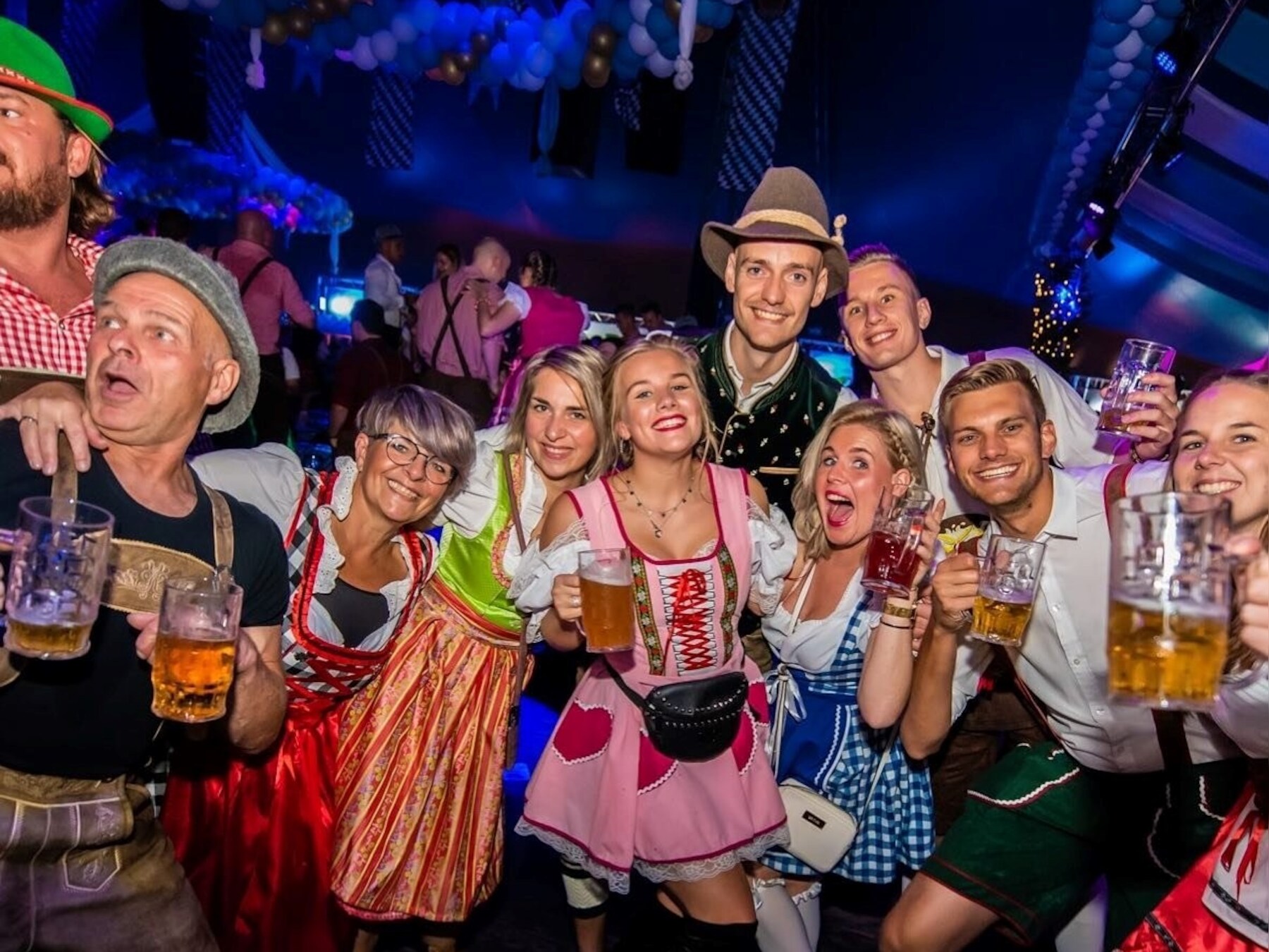 Strijen in Duitse sferen: ‘Schlagers, zweefmolen en 25.000 liter bier’