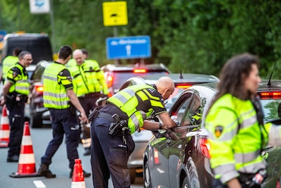 Elf auto’s afgepakt bij grote controle in Utrecht: Belastingdienst int 69.000 euro