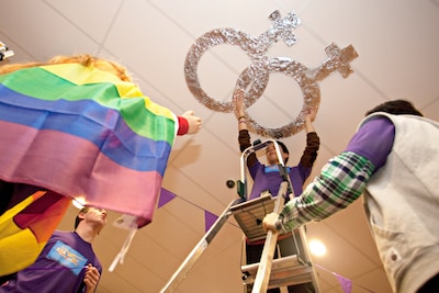 Homo-acceptatie onder jongeren neemt af en sociale media helpen niet mee: ‘Steeds hardere discussie’