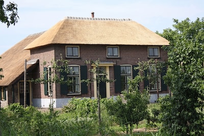 Boer stopt en wil vijf woningen op zijn grond bouwen: zo moeten die eruit komen te zien