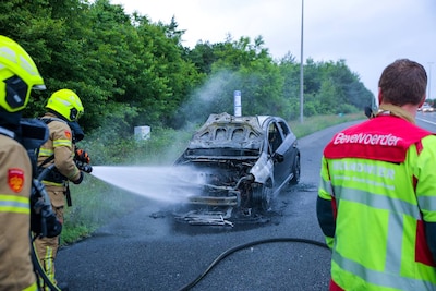 Auto brandt uit op A50 bij Arnhem