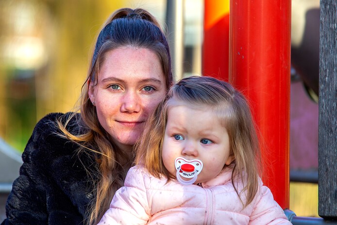 Kimberley en haar anderhalf jaar oude dochtertje Melody.