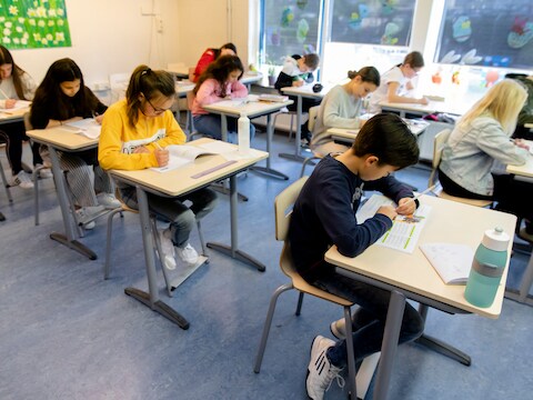 Leerlingen van basisschool ’t Palet in Gouda maakten vorig jaar de IEP eindtoets. De toets is één van de centrale eindtoetsen die scholen mogen gebruiken. De Onderwijsinspectie ziet liever één centrale toets voor alle scholen.