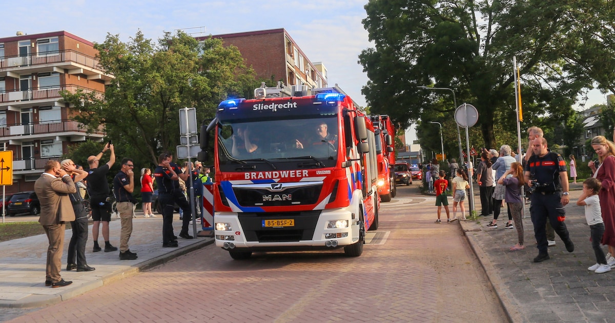 Nieuwe brandweerkazerne Sliedrecht nu officieel open: oud politiebureau verbouwd tot duurzame post