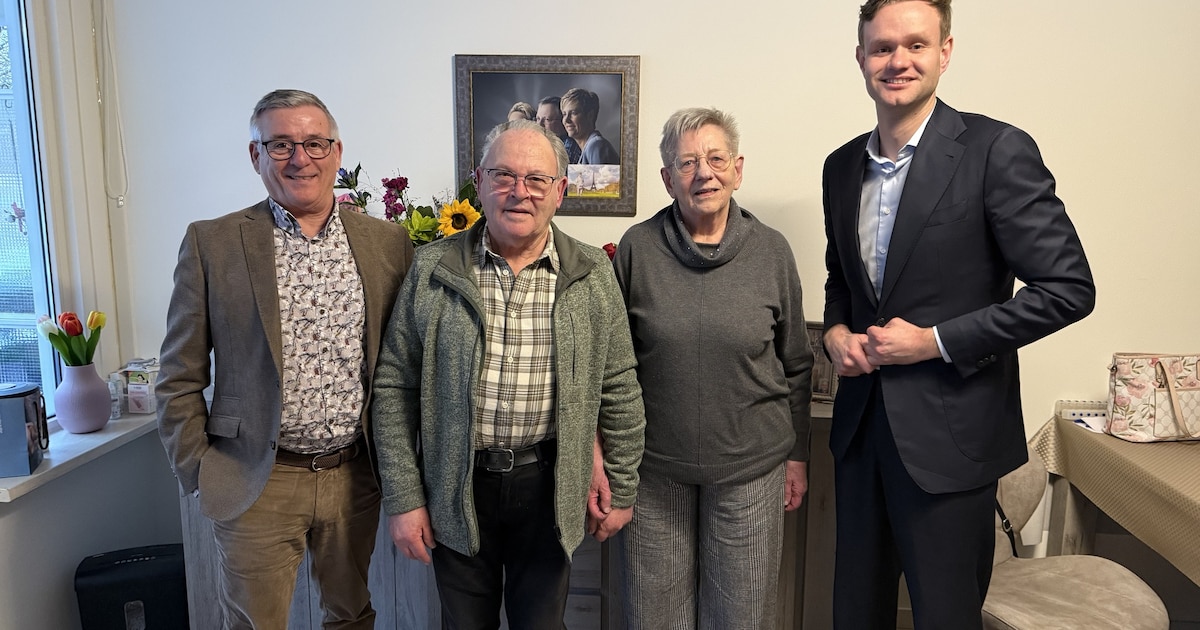 Echtpaar Reijnen-Wijnen viert 60-jarig huwelijk, wethouders brengen felicitaties