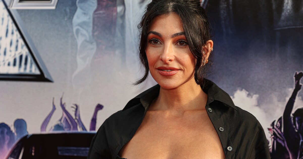 Anna Nooshin en Thijs Boermans stellen hun liefdesbaby voor aan de ...