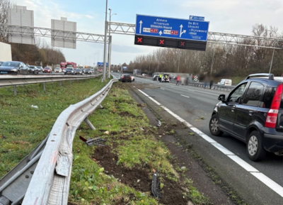 A27 dicht bij knooppunt Rijnsweerd door ongeval met meerdere voertuigen
