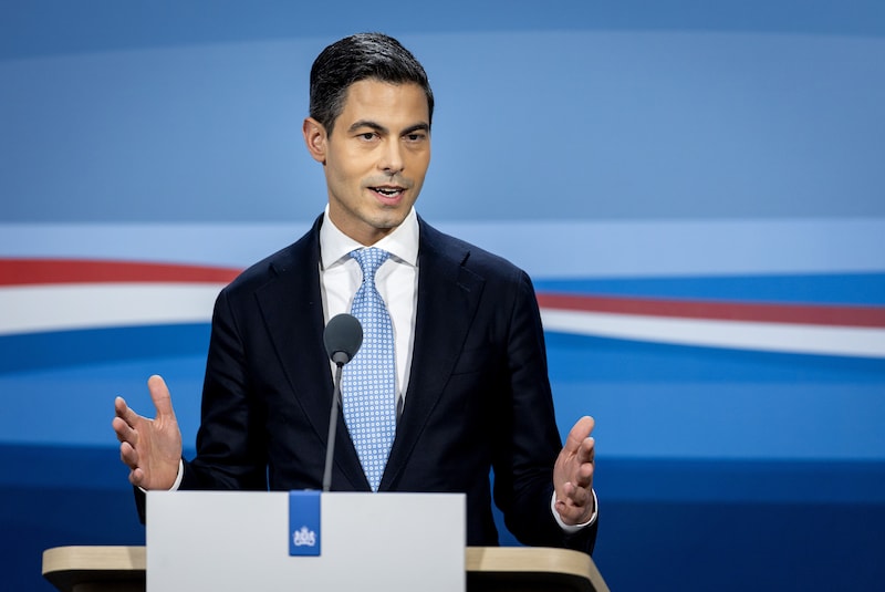 Minister-president Rob Jetten tijdens de eerste persconferentie.