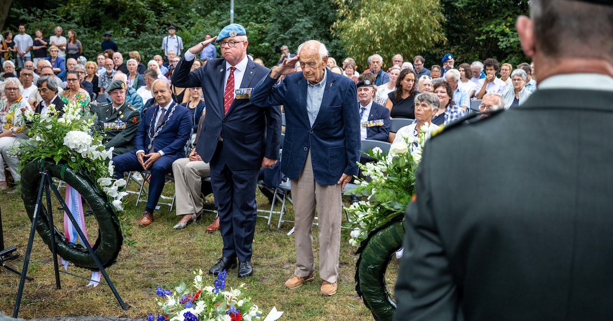 Henk Heinen (100) stond zelf in de kampen op Java, nu legt hij een krans voor de slachtoffers