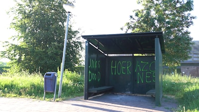 Inwoners Engelen in gesprek met burgemeester na bekladdingen Engelen: ‘Ik hoop op een omslag’