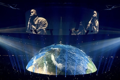 Rapper Ye mijdt provocaties en focust zich op de muziek tijdens eerste concert in Gelredome
