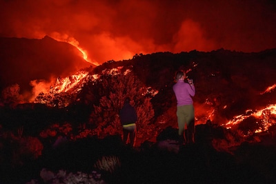 LIVE vakantieblog | Wandeling op Etna loopt fataal af: Amerikaan (30) overlijdt na blikseminslag