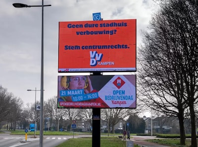 Dit campagnebord zorgt voor ergernis in Kampen: ‘Wees gewoon eerlijk, dit is kiezersbedrog’