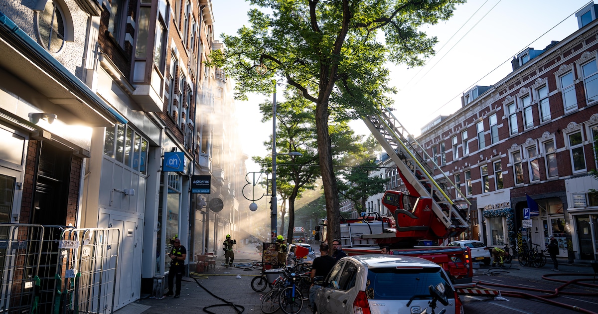 Brand bij restaurant Layalina in centrum van Rotterdam, woningen ontruimd en tramlijn 14 omgeleid
