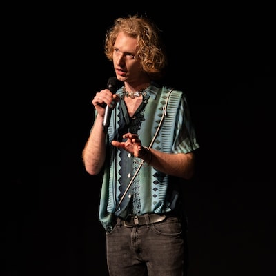 Blauwe Salon in Nijmegen biedt podium aan artiesten voor vrede