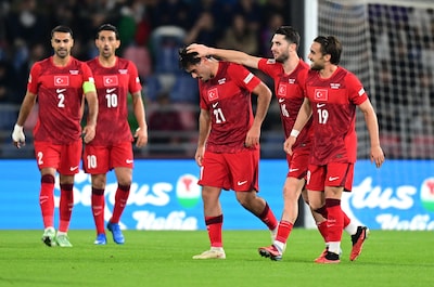 Turkije komt via Aral Şimşir op gelijke hoogte tegen Italië