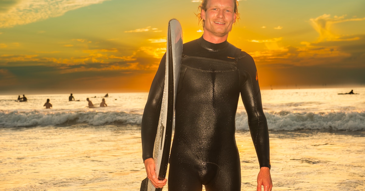Surfen is populair in de Scheveningse zee