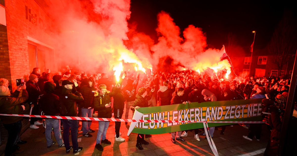 1500 mensen bij protest tegen azc, maar komst daarvan staat niet ter discussie: ‘Spreidingswet geldt