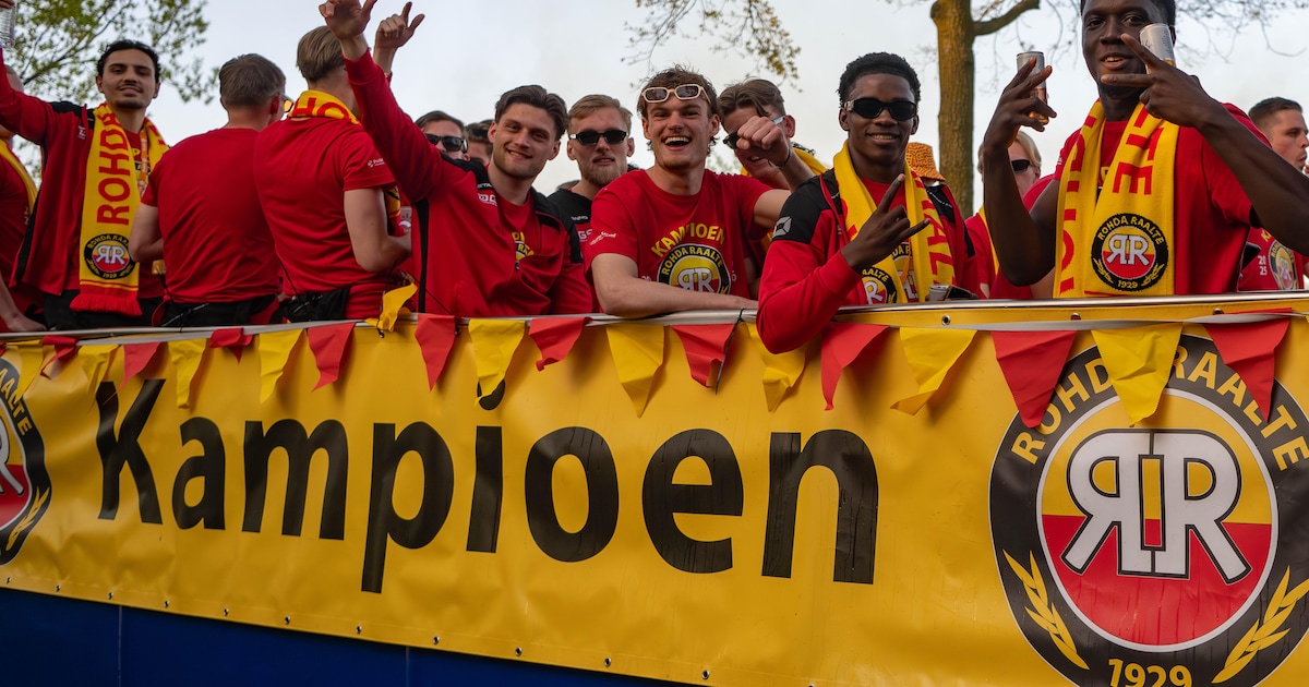 Michel haalt zijn voetbalhelden in Raalte groots thuis: ‘Dit gaan we nooit meer vergeten’